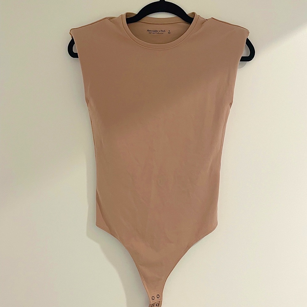 SOLD Abercrombie soft AF padded shoulder bodysuit